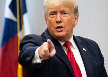 Байден может успеть до выборов уничтожить США, уверен Трамп