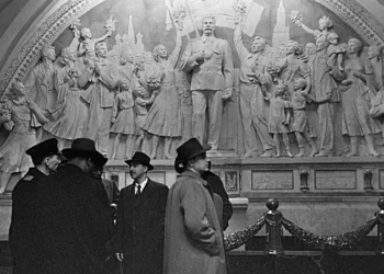 В московском метро восстановили барельеф Сталина к 90-летию подземки